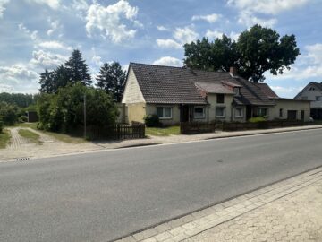 Alte Schönheit sucht neue Liebe I Doppelhaushälfte mit 2 Wohneinheiten und interessantem Grundstück, 38527 Bechtsbüttel, Haus
