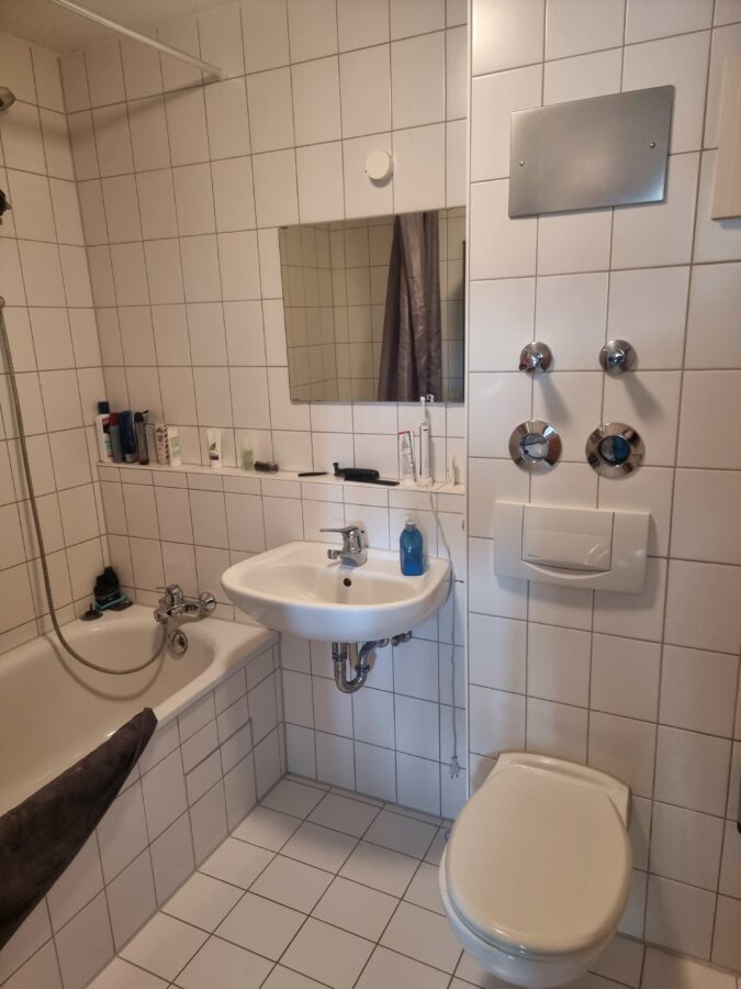Gemütliche Eigentumswohnung in gepflegter Wohnanlage mit Tiefgaragenstellplatz - Badezimmer