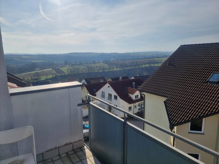 Gemütliche Eigentumswohnung in gepflegter Wohnanlage mit Tiefgaragenstellplatz - Blick vom Balkon