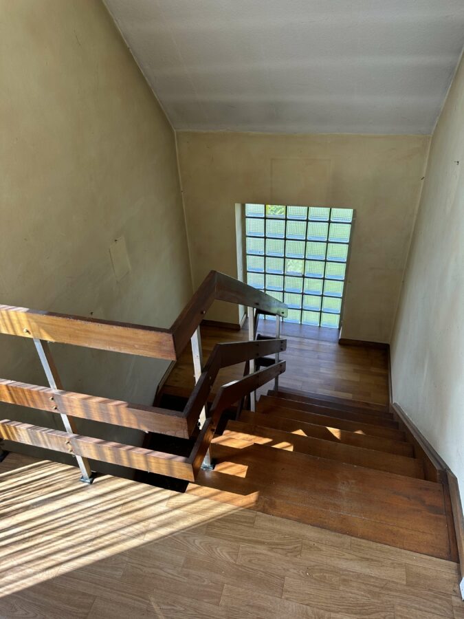 Renovierungsbedürftiges Einfamilienhaus in schöner Wohnlage - OG Treppe zum EG