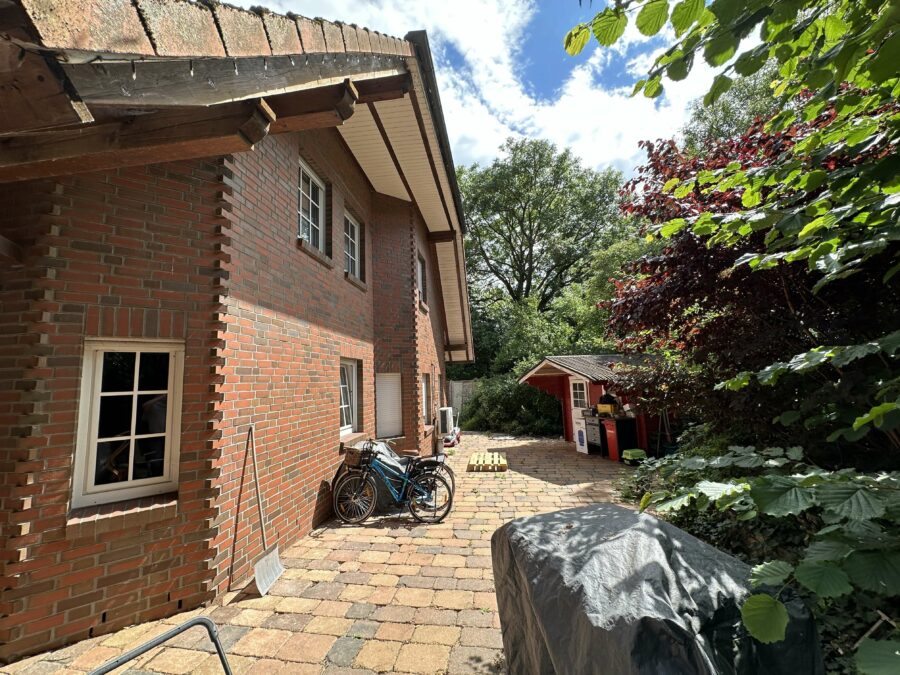 Luxuriös I Vielfälltig I Wohlfühlen I Traumhaftes Einfamilienhaus, dem es an nichts fehlt - Haus hinten mit Gartenhaus