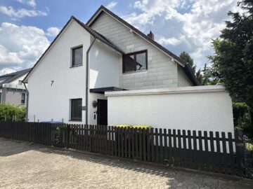 Aus alt macht neu I Kompaktes ZFH in ruhiger Lage mit viel Wohnfläche und schönem Grundstück, 38110 Braunschweig, Haus