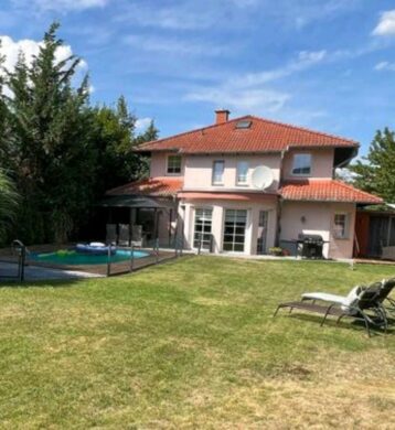 Sehr gepflegte mediterrane Villa mit Pool und vielen Extras, 38159 Vechelde, Einfamilienhaus