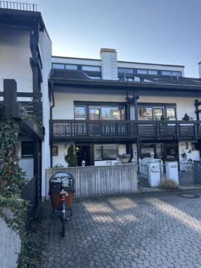 Stadtnah I Geräumig I Kompakt I Gemütliches Reihenendhaus mit Tiefgaragenstellplatz, 85609 Aschheim, Haus